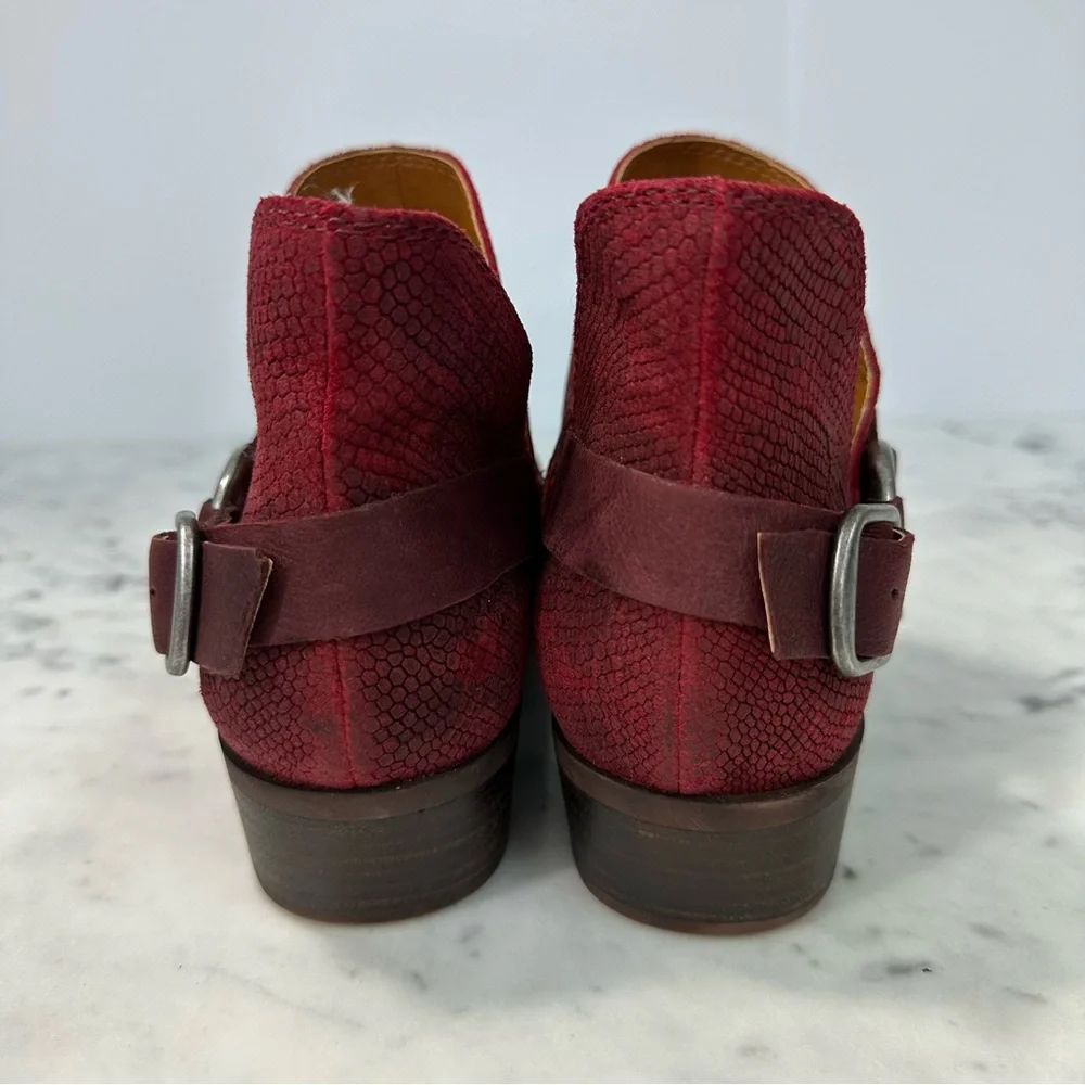 LUCKY BRAND Bernaeh Ankle Bootie Size 8M Red Buckle Cowgirl Moto Suede P… - Picture 8 of 15